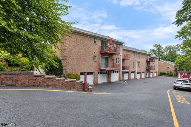 27 Corsa Ter 8A, Ridgewood Village, NJ 07450