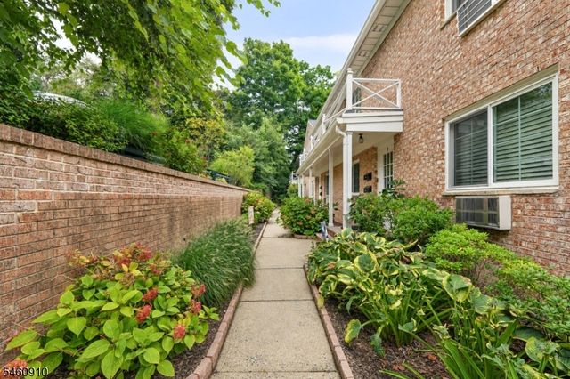 27 Corsa Ter 8A, Ridgewood Village, NJ 07450