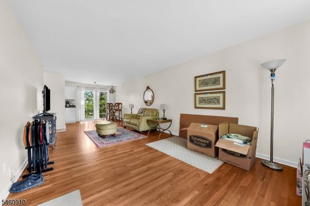 27 Corsa Ter 8A, Ridgewood Village, NJ 07450