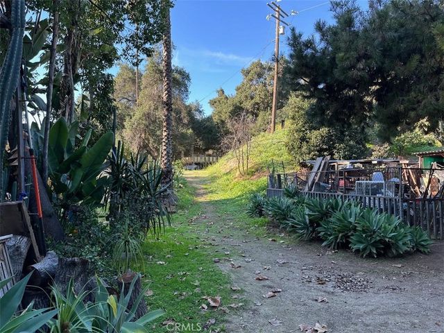 1295 Loma Vista, Pomona, CA 91768