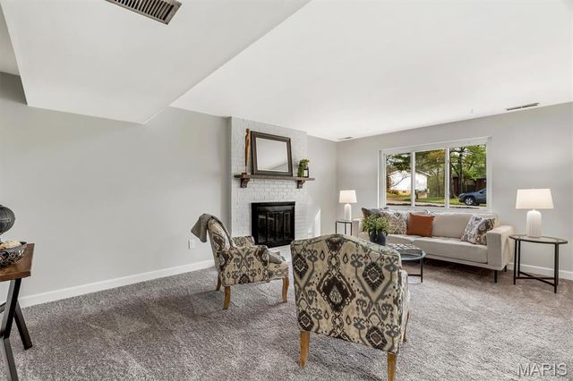 723 Westglen Village Drive, Ballwin, MO 63021