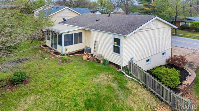 723 Westglen Village Drive, Ballwin, MO 63021