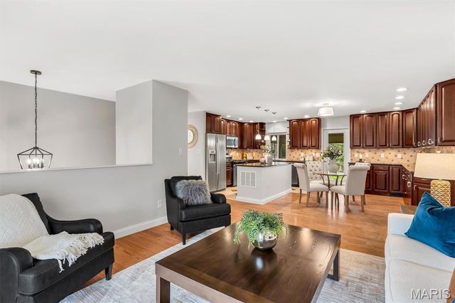 723 Westglen Village Drive, Ballwin, MO 63021