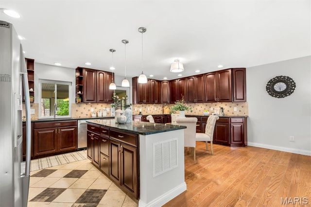 723 Westglen Village Drive, Ballwin, MO 63021