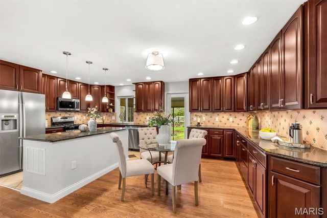 723 Westglen Village Drive, Ballwin, MO 63021