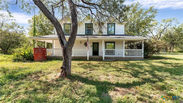 695 Fox Trotter Road, Seguin, TX 78155