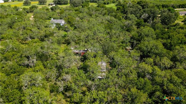 695 Fox Trotter Road, Seguin, TX 78155