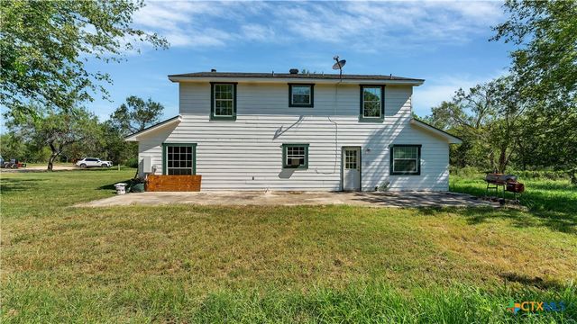695 Fox Trotter Road, Seguin, TX 78155
