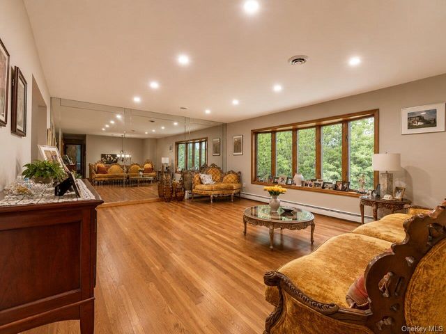 4 Shana Lane, Mahopac, NY 10541