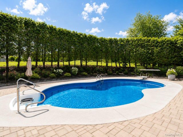 4 Shana Lane, Mahopac, NY 10541
