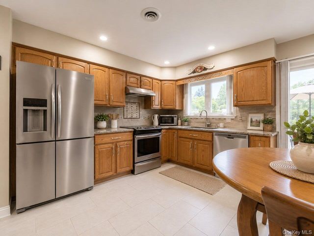 4 Shana Lane, Mahopac, NY 10541