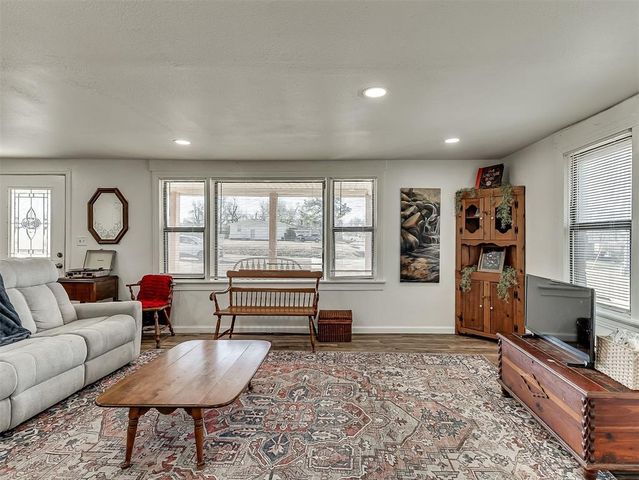 209 W Etowah Rd, Noble, OK 73068