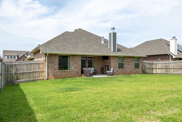 9304 NW 89th Street, Yukon, OK 73099