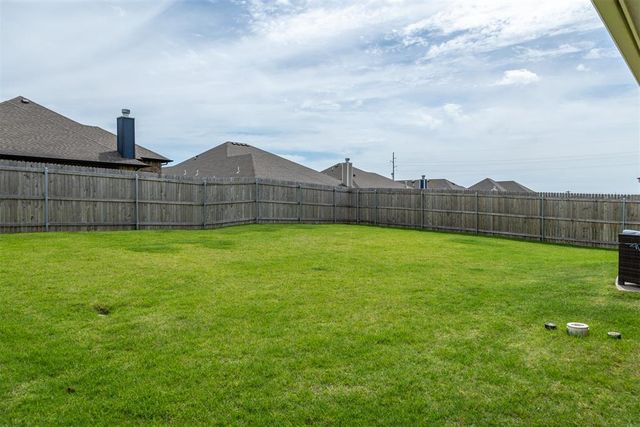 9304 NW 89th Street, Yukon, OK 73099