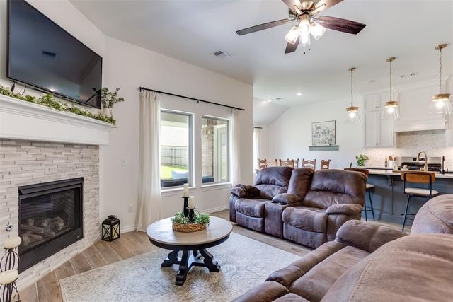 9304 NW 89th Street, Yukon, OK 73099