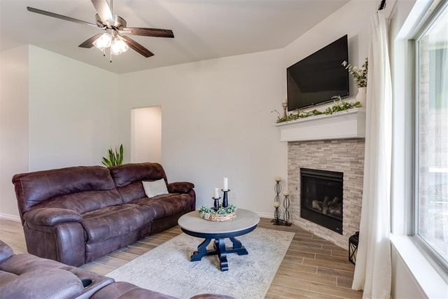 9304 NW 89th Street, Yukon, OK 73099