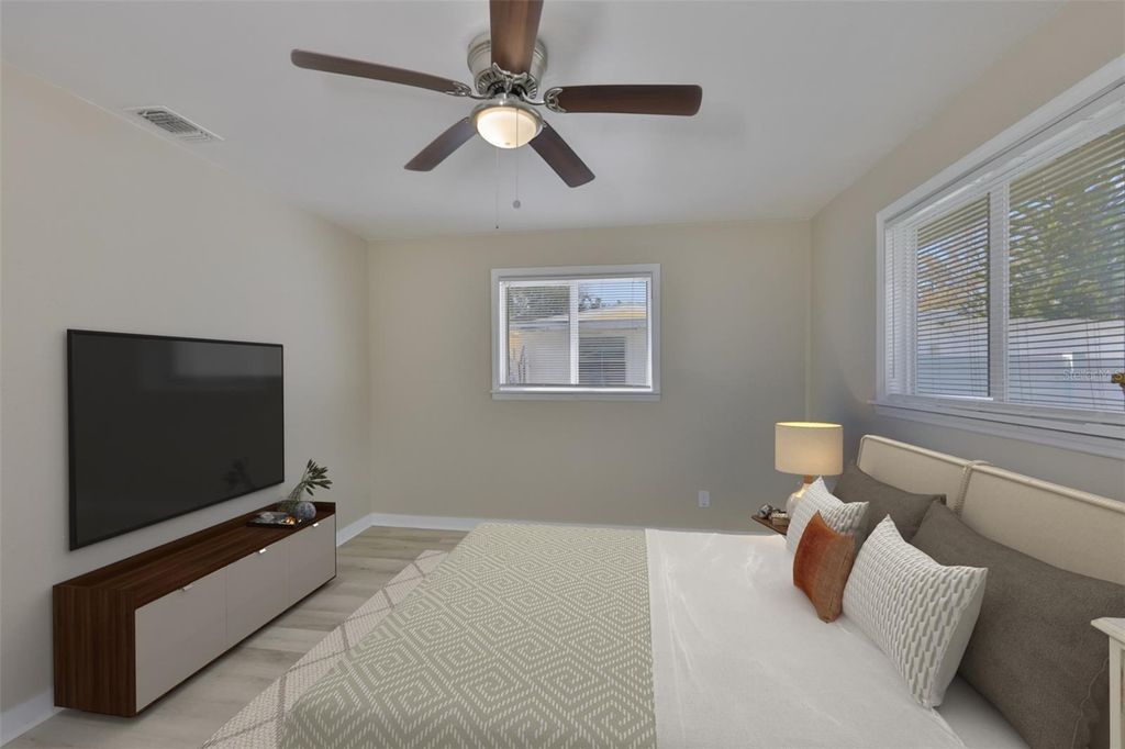 Image 16 of property listing at 4718 W OKLAHOMA AVENUE, Tampa, FL 33616