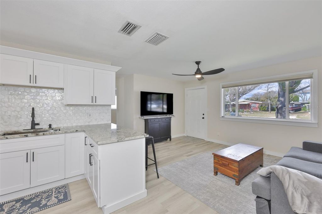 Image 5 of property listing at 4718 W OKLAHOMA AVENUE, Tampa, FL 33616