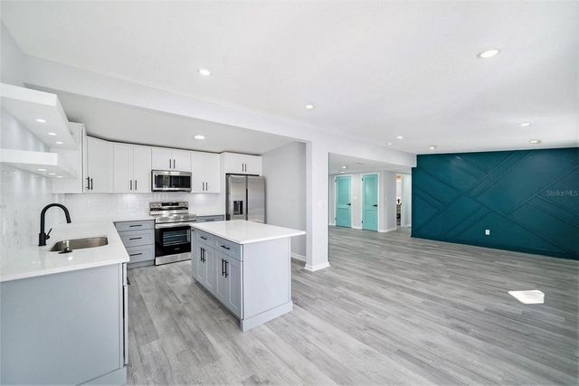 10714 N CENTRAL AVENUE, Tampa, FL 33612