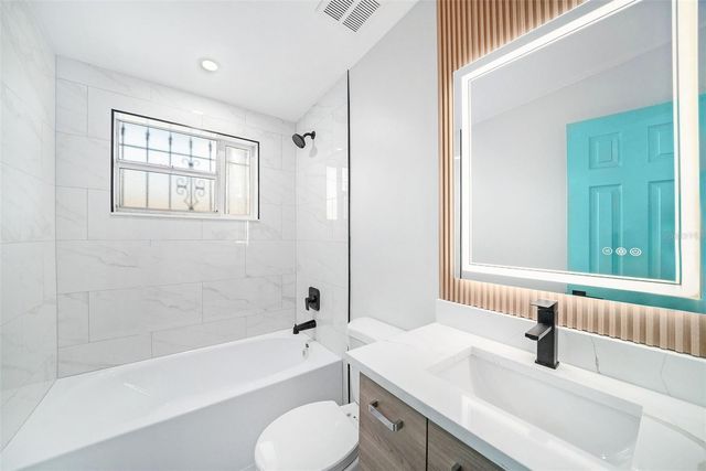 10714 N CENTRAL AVENUE, Tampa, FL 33612