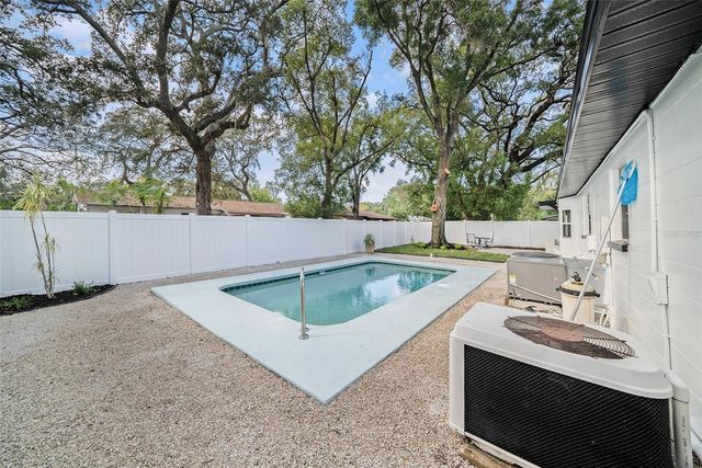 10714 N CENTRAL AVENUE, Tampa, FL 33612