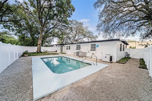 10714 N CENTRAL AVENUE, Tampa, FL 33612