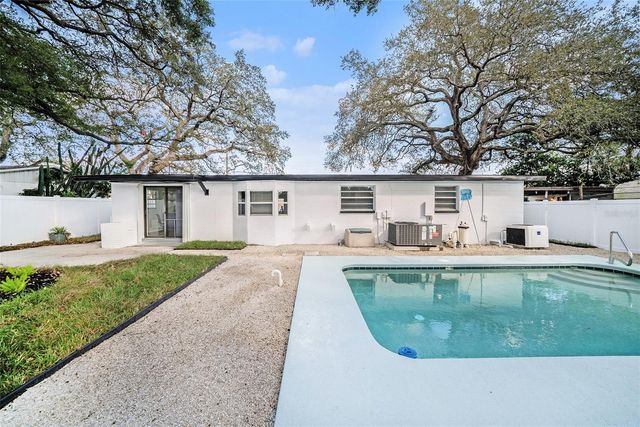 10714 N CENTRAL AVENUE, Tampa, FL 33612