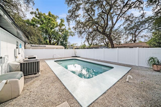 10714 N CENTRAL AVENUE, Tampa, FL 33612