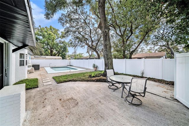 10714 N CENTRAL AVENUE, Tampa, FL 33612