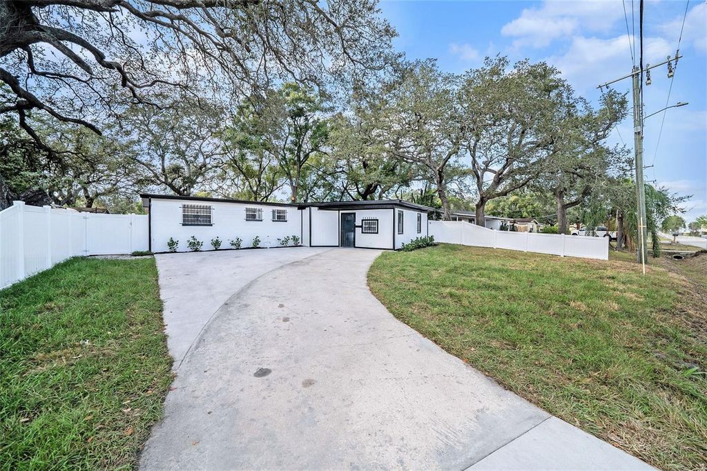 10714 N CENTRAL AVENUE, Tampa, FL 33612