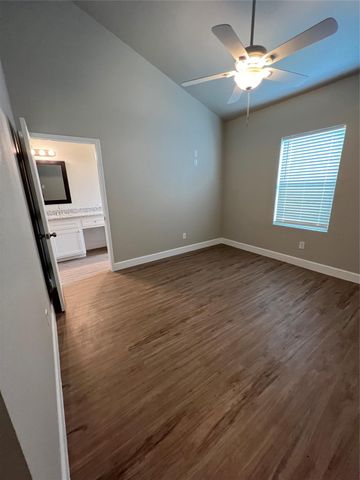 9722 Pelsey, Houston, TX 77029