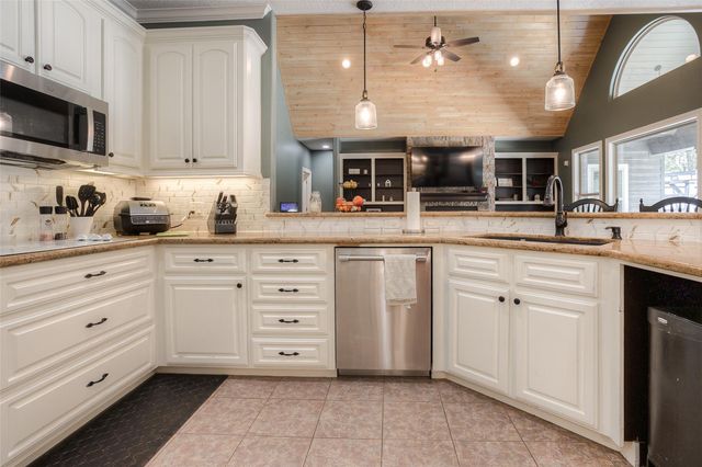 60 Tanglewood Drive, Huntsville, TX 77320