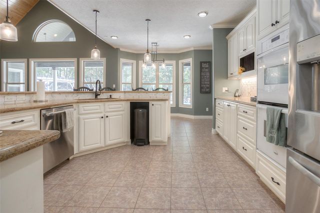 60 Tanglewood Drive, Huntsville, TX 77320