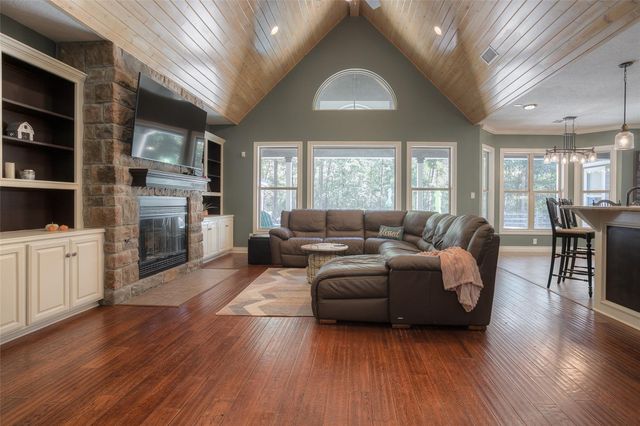 60 Tanglewood Drive, Huntsville, TX 77320