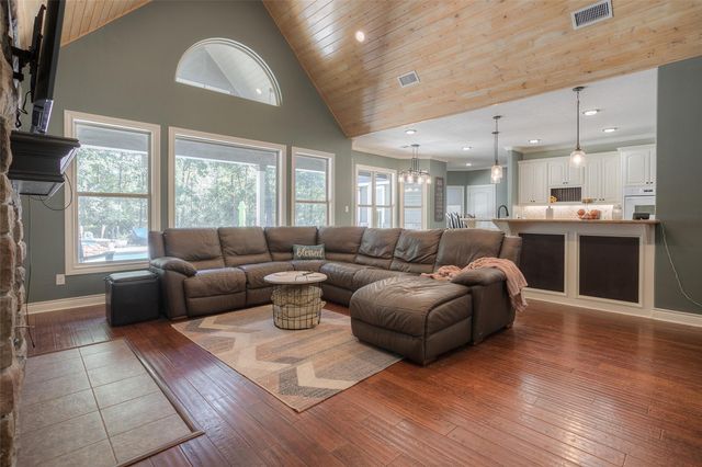 60 Tanglewood Drive, Huntsville, TX 77320