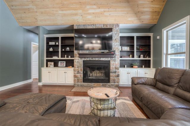 60 Tanglewood Drive, Huntsville, TX 77320