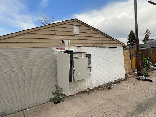 8282 E Colfax, Denver, CO 80220