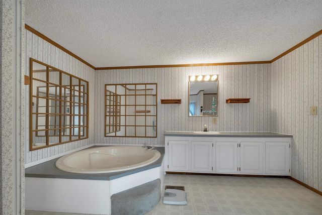 9 Hemlock Drive, Wolfeboro, NH 03894