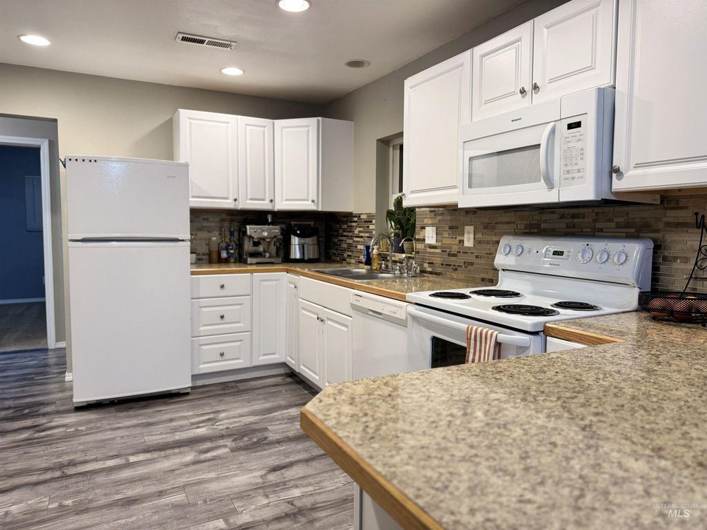 636 E 3rd St, Emmett, ID 83617 photo 4