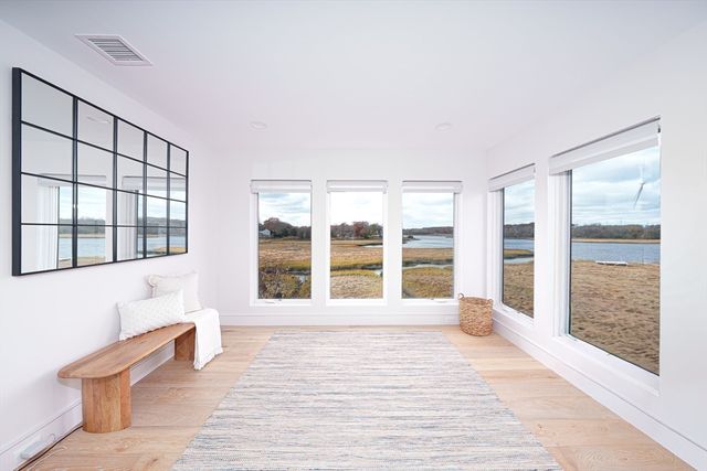 10 Chestnut Pl, Hingham, MA 02043