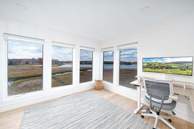 10 Chestnut Pl, Hingham, MA 02043