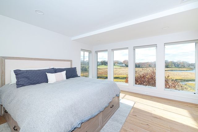 10 Chestnut Pl, Hingham, MA 02043