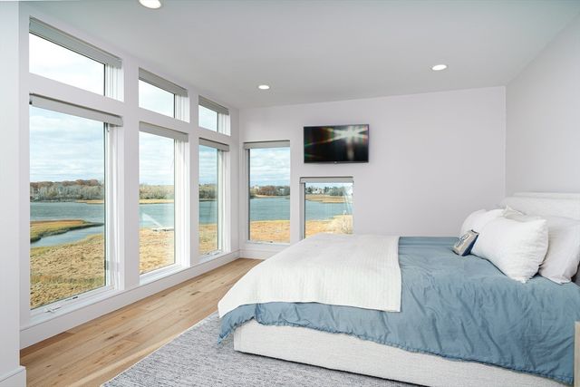 10 Chestnut Pl, Hingham, MA 02043