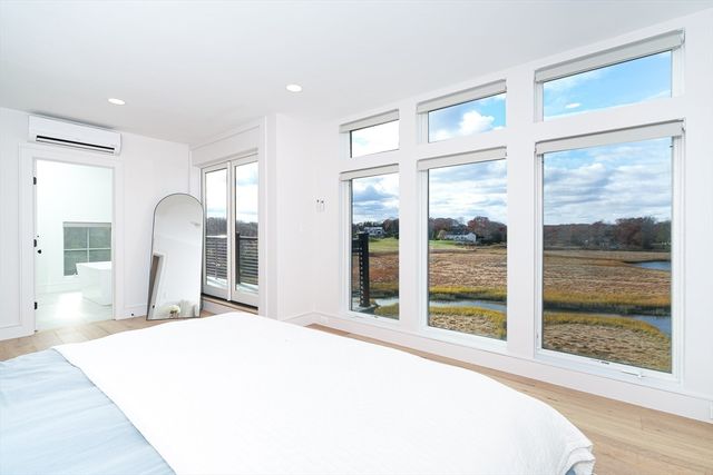 10 Chestnut Pl, Hingham, MA 02043