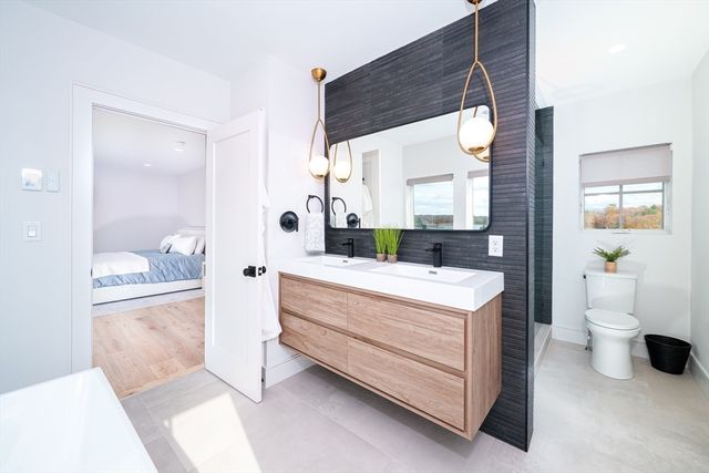 10 Chestnut Pl, Hingham, MA 02043