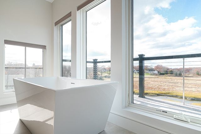 10 Chestnut Pl, Hingham, MA 02043