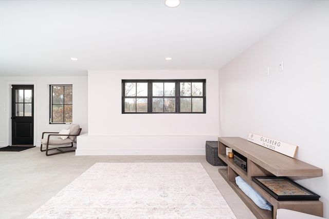 10 Chestnut Pl, Hingham, MA 02043