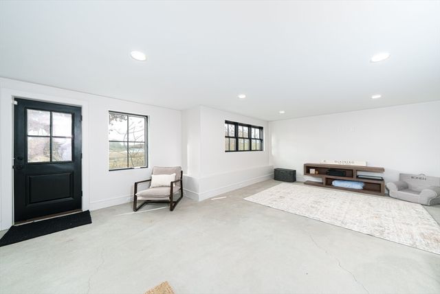 10 Chestnut Pl, Hingham, MA 02043