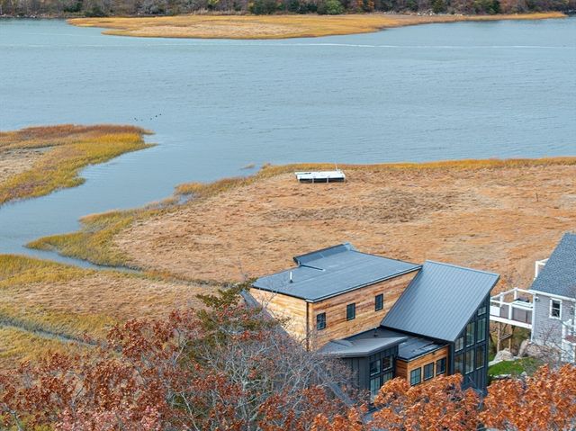 10 Chestnut Pl, Hingham, MA 02043