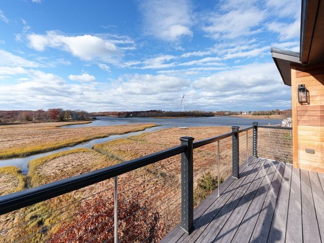 10 Chestnut Pl, Hingham, MA 02043